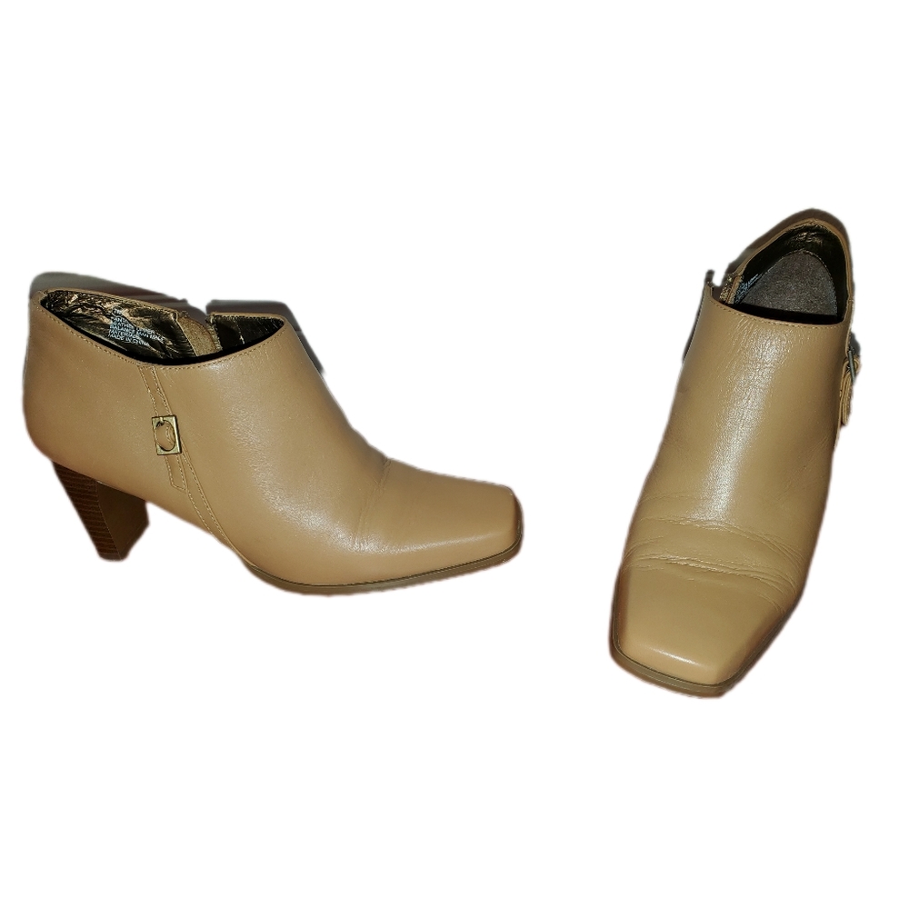 Woman's Camel Leather, Square Toed Ankle Booties Size 7